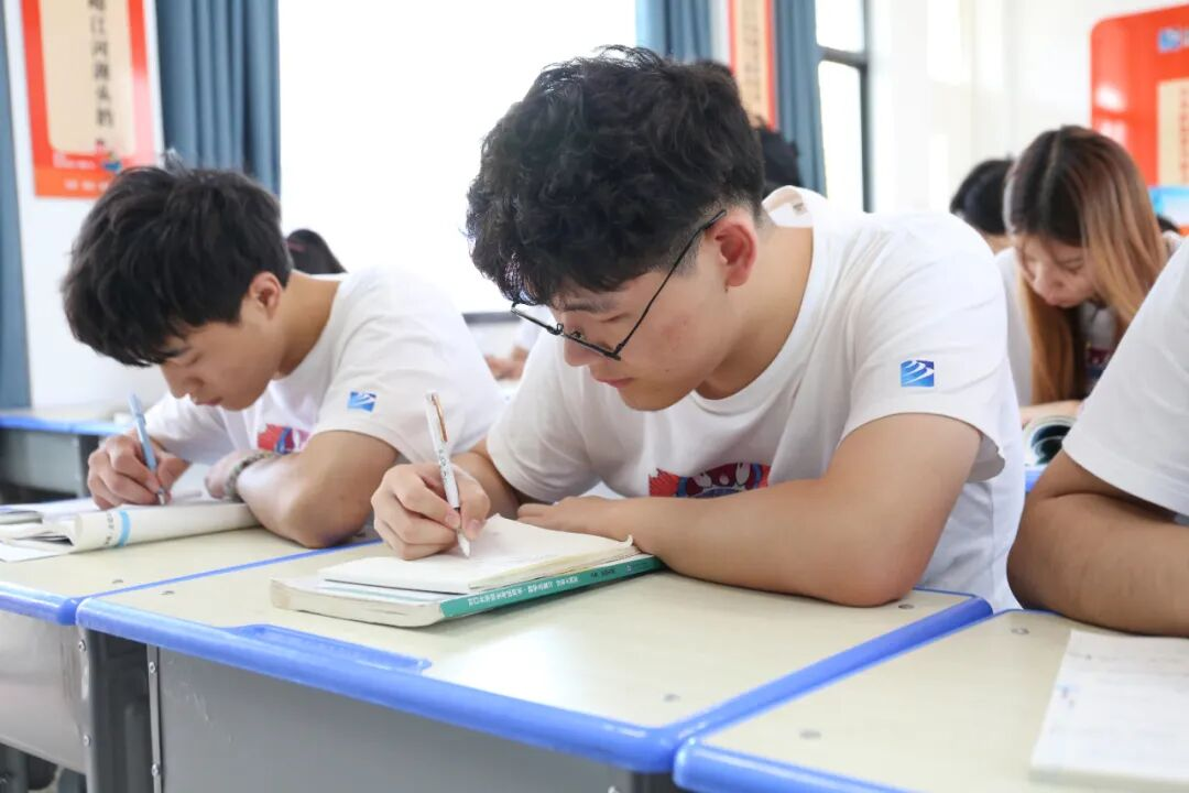 AWУ 2026 _䁾ͶԪL֮·